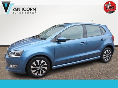 Blauw Gebruikt 2015 VW Polo Hatchback | € 13.498 (Eerlijke prijs)