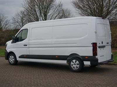 Wit Gebruikt 2024 Renault Master Van | € 33.850 (Goede deal)