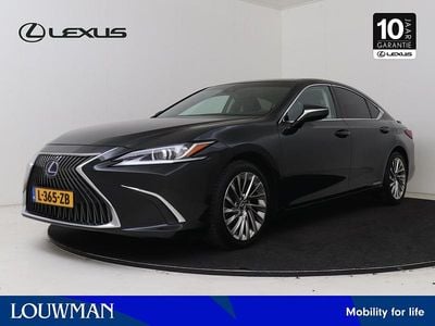 Occasion Lexus ES300H Business Edition 218 PK (160 kW) 2021 Graphite black metallic (donker zwart metallic) Sedan