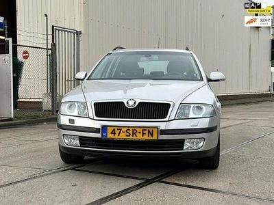 Grijs Occasion 2006 Skoda Octavia Elegance Stationwagen | € 2.250 (Iets duurder)