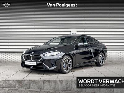 Saphirschwarz metallic (zwart metallic) Gebruikt 2025 BMW 220 Comfort Edition Coupé | € 42.900 (Eerlijke prijs)