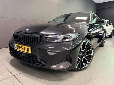Zwart Occasion 2022 BMW 330 Stationwagen | € 35.950 (Iets duurder)