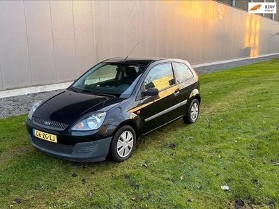 Zwart (metallic) Gebruikt 2008 Ford Fiesta Cool & Sound Edition Hatchback | € 1.790 (Eerlijke prijs)