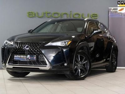 Occasion Lexus UX 250h Executive Line 184 PK (135 kW) 2022 Zwart, metallic lak SUV