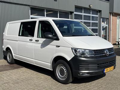 tweedehands VW Transporter 2.0 TDI L2H1 DC Airco Ladekasten Cruise control Trekhaak 2200kg trekgewicht Navigatie 5-Persoons Stuurwielbediening Euro 5 Bpm vrij voor particulier gebruik!!