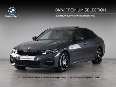 Grijs Occasion 2022 BMW 330e Executive Sedan | € 37.950 (Eerlijke prijs)