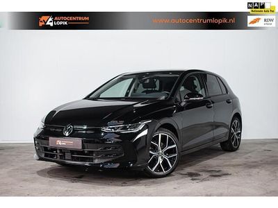 Zwart Gebruikt 2024 VW Golf VIII Edition Hatchback | € 29.900 (Iets duurder)