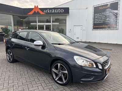 Grijs (metallic) Gebruikt 2013 Volvo V60 R-Design Stationwagen | € 12.440 (Duur)