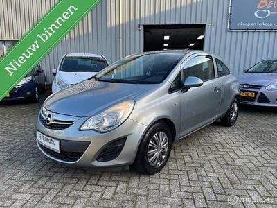 Grijs (metallic) Gebruikt 2011 Opel Corsa Edition Hatchback | € 2.990 (Goede deal)