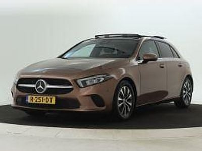 Bruin Gebruikt 2022 Mercedes A200 Business Hatchback | € 29.995 (Eerlijke prijs)
