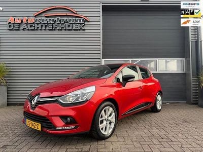 Rood Occasion 2016 Renault Clio IV Authentique Hatchback | € 7.499 (Eerlijke prijs)