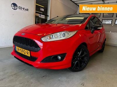 Rood, andere lak Gebruikt 2016 Ford Fiesta Hatchback | € 7.695 (Iets duurder)
