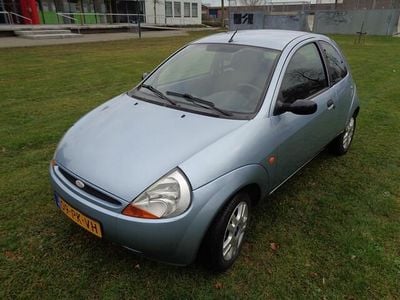 Grijs (metallic) Gebruikt 2004 Ford Ka Hatchback | € 950 (Goede deal)