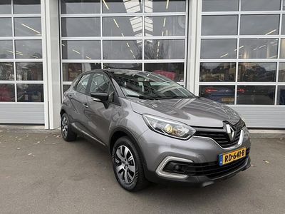 Grijs (metallic) Gebruikt 2017 Renault Captur Zen SUV | € 11.250 (Eerlijke prijs)