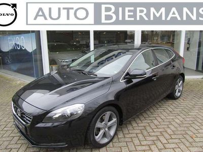 tweedehands Volvo V40 T2 Momentum | Afn. Trekhaak | Leder | Pan. dak | E