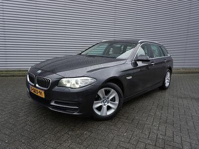 Grijs (metallic) Gebruikt 2013 BMW 520 Luxury Line Stationwagen | € 15.950 (Duur)