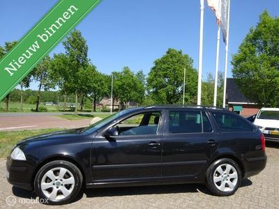 Zwart Gebruikt 2007 Skoda Octavia Ambiente Stationwagen | € 2.499