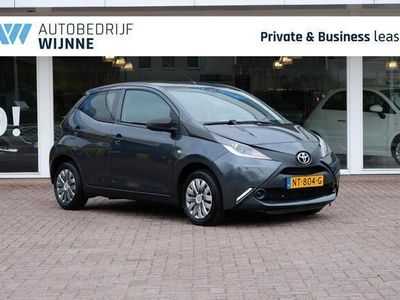 tweedehands Toyota Aygo 1.0 VVT-i 69pk x-fun | Airco | Bluetooth | Trekhaak