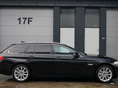 Zwart (metallic) Gebruikt 2010 BMW 530 Executive Stationwagen | € 19.750