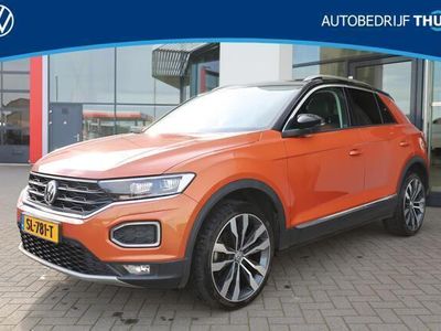 tweedehands VW T-Roc 1.5 TSI Sport 110KW/150PK DSG, 1e eigenaar, Lederen bekleding, panoramadak, zwart dak, parkeersensoren voor en achter, 19" LMV Suzuka, digital cockpit, keyless entry,