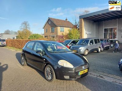 Zwart Gebruikt 2006 Fiat Grande Punto Dynamic Hatchback | € 899 (Eerlijke prijs)
