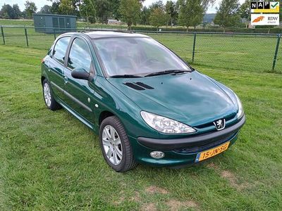 Groen Gebruikt 2002 Peugeot 206 Roland Garros Hatchback | € 1.650 (Eerlijke prijs)