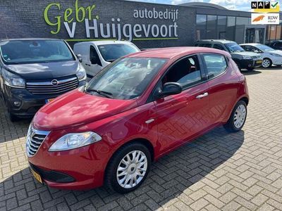 tweedehands Lancia Ypsilon 0.9 TwinAir Black & Red