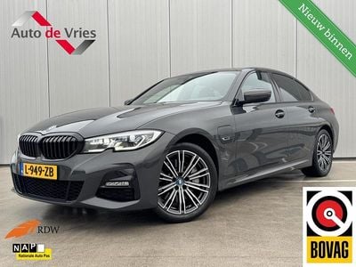 Grijs Occasion 2021 BMW 330 M Sport Sedan | € 33.995 (Super prijs)