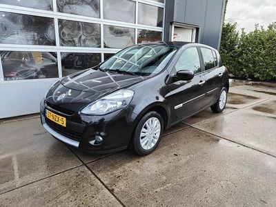 Zwart Occasion 2011 Renault Clio II Collection Hatchback | € 2.950 (Eerlijke prijs)