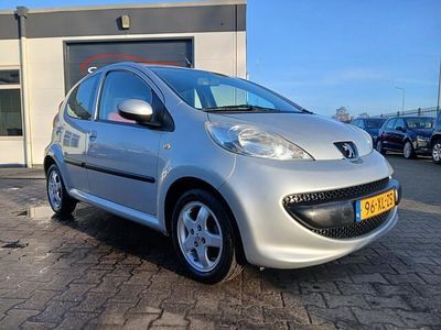 Grijs (metallic) Gebruikt 2007 Peugeot 107 Hatchback | € 1.699 (Eerlijke prijs)