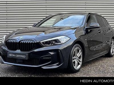 Zwart Occasion 2022 BMW 118 M Sport Hatchback | € 26.945 (Eerlijke prijs)