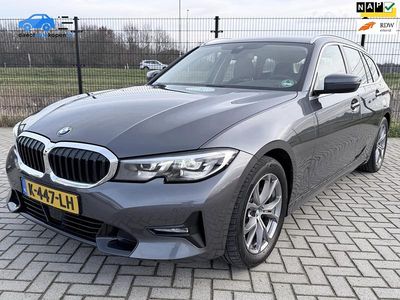 Grijs (metallic) Occasion 2021 BMW 318 Executive Stationwagen | € 27.445 (Eerlijke prijs)