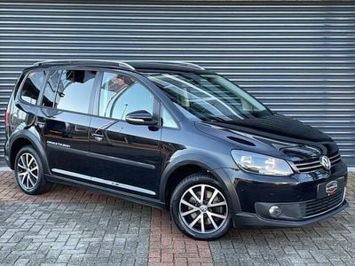 Zwart Gebruikt 2013 VW Touran Highline MPV | € 9.999 (Goede deal)