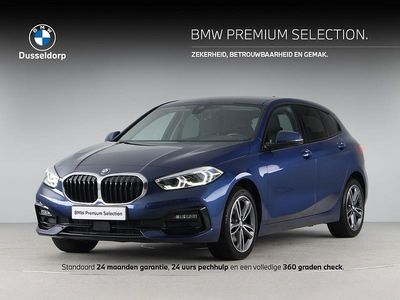 Blauw Occasion 2022 BMW 118 Sport Line Hatchback | € 24.450 (Eerlijke prijs)