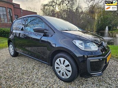 Zwart Gebruikt 2017 VW up! take up! Hatchback | € 7.999 (Eerlijke prijs)