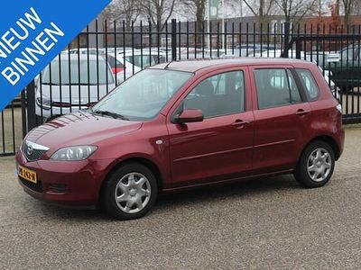 Rood Occasion 2006 Mazda 2 Exclusive MPV | € 899 (Goede deal)