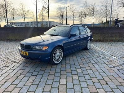 Blauw (metallic) Gebruikt 2002 BMW 318 Executive Stationwagen | € 1.950 (Eerlijke prijs)