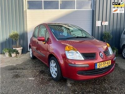 Rood Gebruikt 2007 Renault Modus MPV | € 995 (Goede deal)