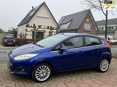 Blauw (metallic) Gebruikt 2014 Ford Fiesta Titanium Hatchback | € 7.680 (Eerlijke prijs)