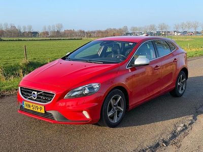Rood Gebruikt 2015 Volvo V40 Business Edition Hatchback | € 7.350 (Eerlijke prijs)