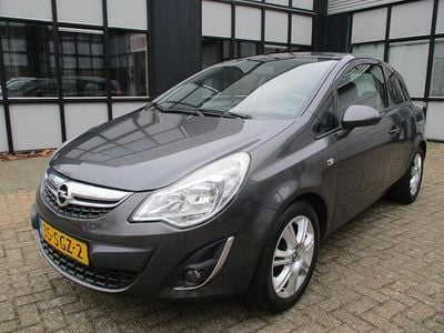 Grijs Gebruikt 2011 Opel Corsa Selection Hatchback | € 2.950 (Eerlijke prijs)