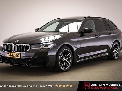Grijs Gebruikt 2023 BMW 530e M Sport Stationwagen | € 41.800 (Eerlijke prijs)