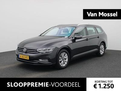 Grijs, metallic lak Gebruikt 2022 VW Passat Business Stationwagen | € 24.900 (Eerlijke prijs)