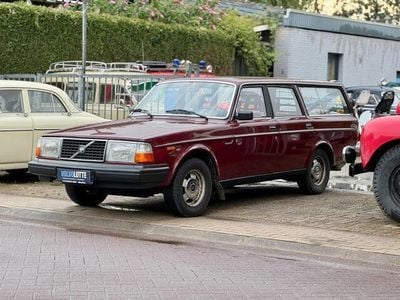 Rood Occasion 1980 Volvo 245 Stationwagen | € 19.500