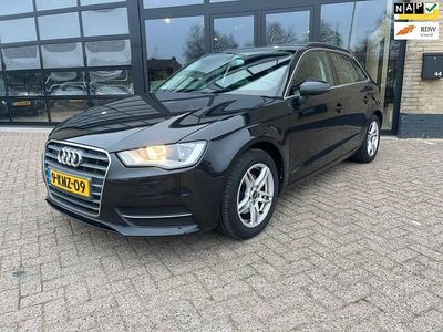 Zwart (metallic) Occasion 2013 Audi A3 Sportback Attraction Hatchback | € 6.950 (Eerlijke prijs)