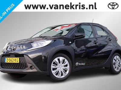 Zwart Occasion 2024 Toyota Aygo X Play SUV | € 17.999 (Eerlijke prijs)