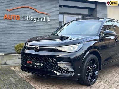 Zwart (metallic) Gebruikt 2024 VW Tiguan R-line SUV | € 48.950 (Eerlijke prijs)