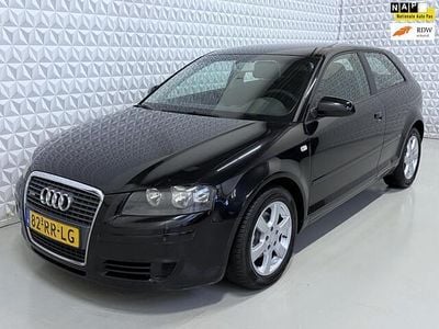 Zwart (metallic) Gebruikt 2005 Audi A3 Attraction Hatchback | € 1.499