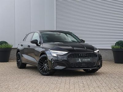 Zwart Gebruikt 2021 Audi A3 Sportback Black Edition Hatchback | € 22.750 (Goede deal)