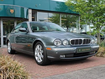 Grijs, metallic lak Occasion 2003 Jaguar XJ Executive Sedan | € 14.950 (Iets duurder)